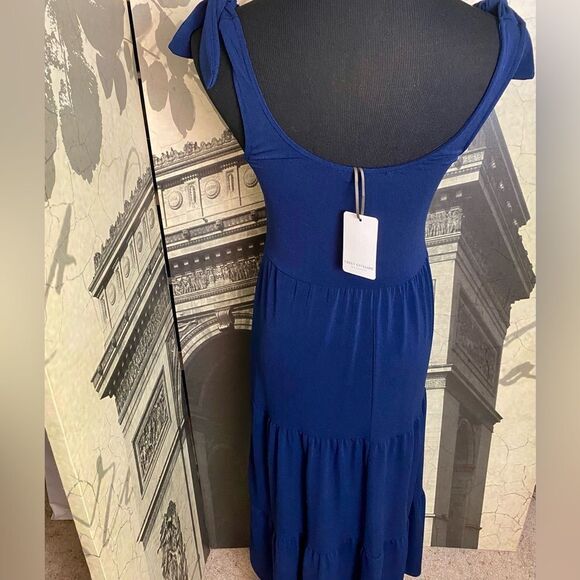 NWT beautiful dress by Green Envelope in size small - Picture 2 of 2